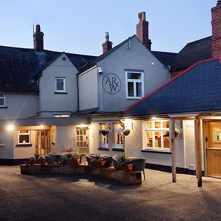 Alfred Russel Wallace Restaurant With Rooms Usk Bagian luar foto