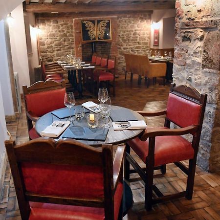 Alfred Russel Wallace Restaurant With Rooms Usk Bagian luar foto