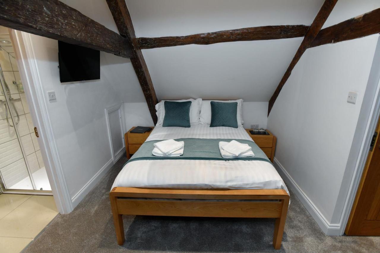 Alfred Russel Wallace Restaurant With Rooms Usk Bagian luar foto
