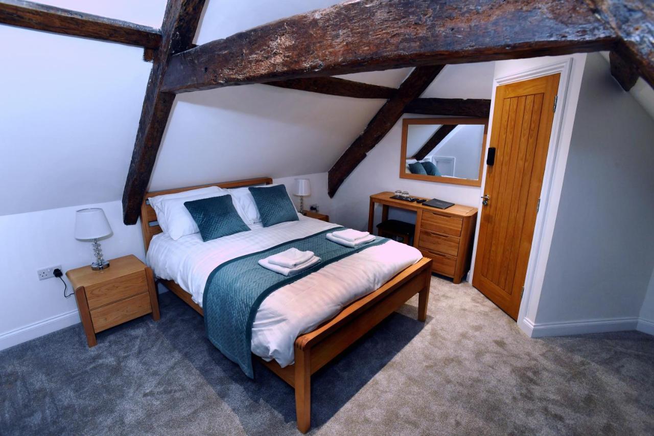 Alfred Russel Wallace Restaurant With Rooms Usk Bagian luar foto