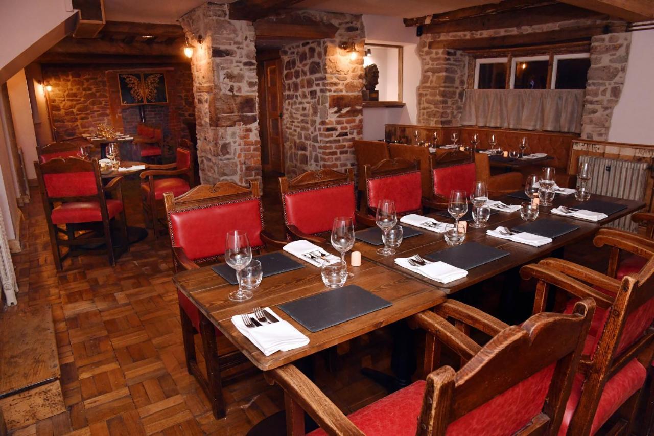 Alfred Russel Wallace Restaurant With Rooms Usk Bagian luar foto