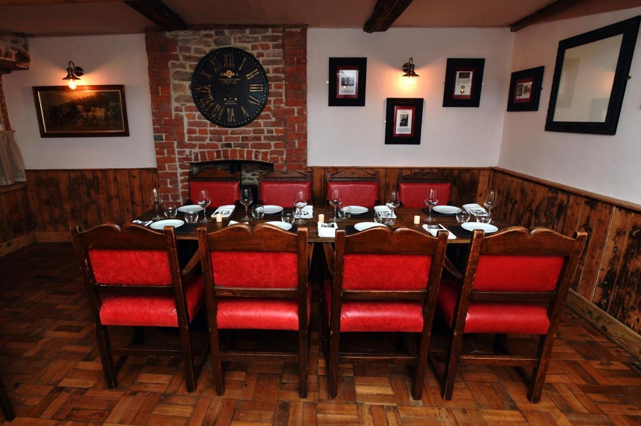 Alfred Russel Wallace Restaurant With Rooms Usk Bagian luar foto