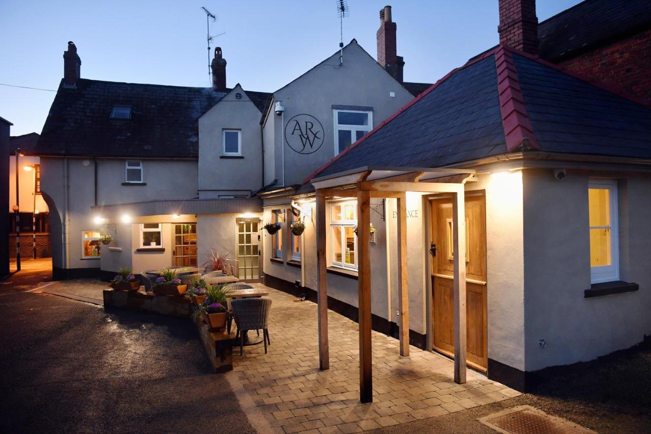 Alfred Russel Wallace Restaurant With Rooms Usk Bagian luar foto