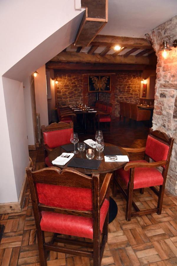 Alfred Russel Wallace Restaurant With Rooms Usk Bagian luar foto
