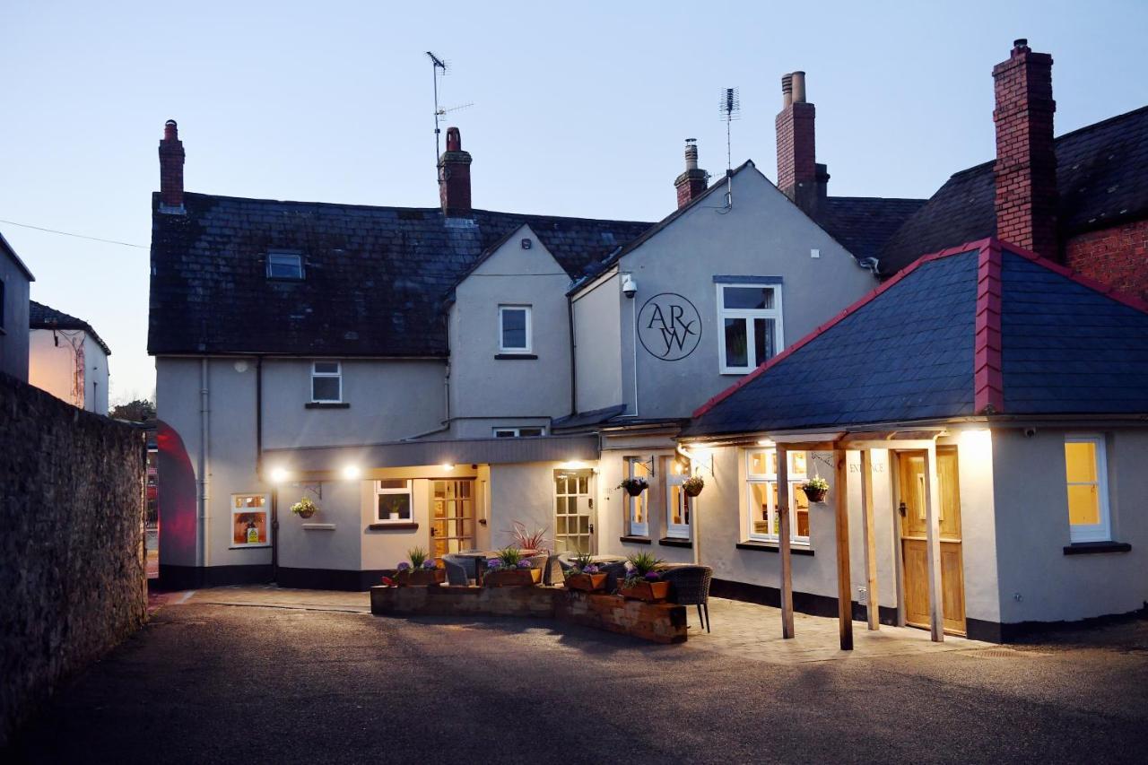 Alfred Russel Wallace Restaurant With Rooms Usk Bagian luar foto
