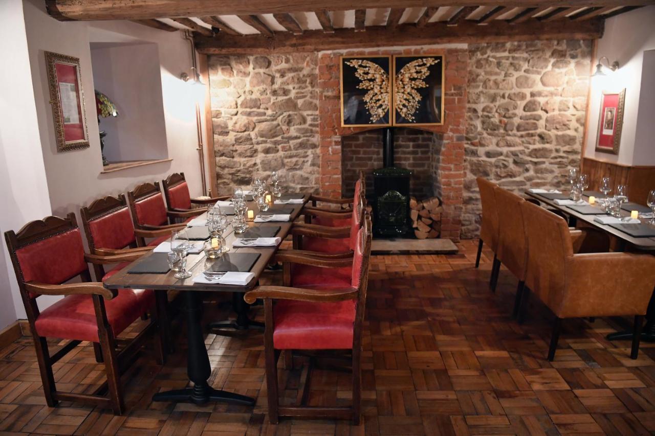 Alfred Russel Wallace Restaurant With Rooms Usk Bagian luar foto