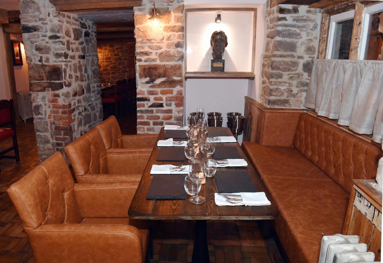 Alfred Russel Wallace Restaurant With Rooms Usk Bagian luar foto